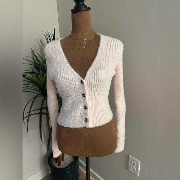 Tops - NWT 🌸 Princess Polly fuzzy cropped pink cardigan